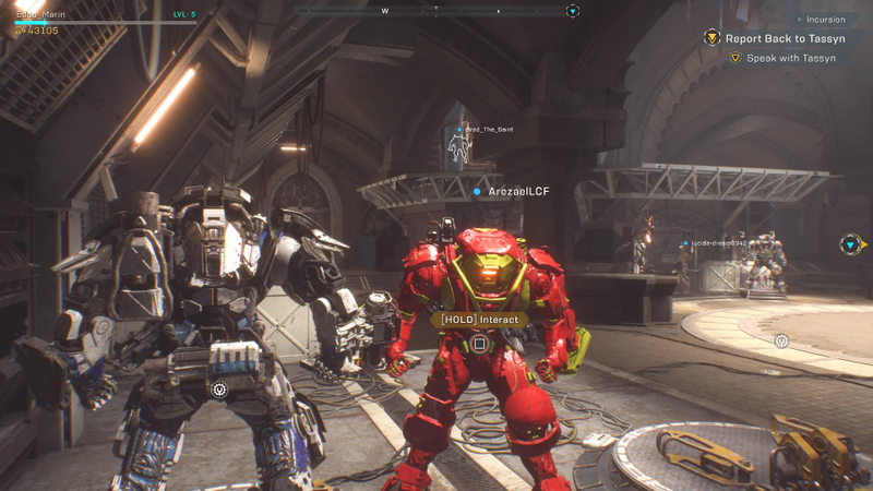 Encontré al Hulkbuster de Tony Stark en la pequeña área social del juego.